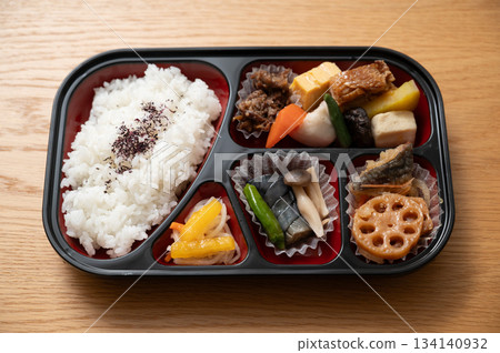 送餐上門的午餐盒圖片 送餐上門的午餐盒圖片 134140932