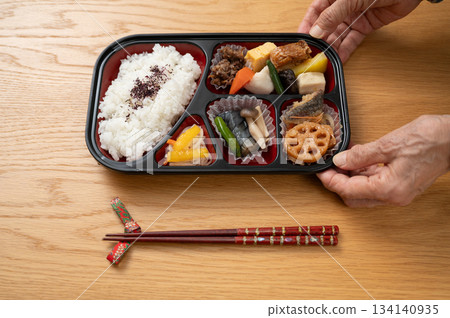 送餐上門的午餐盒圖片 134140935