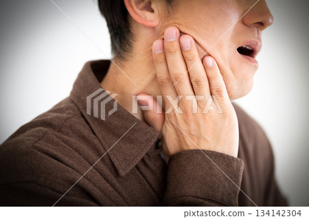 Middle-aged man suffering from tooth decay Middle-aged man suffering from tooth decay 134142304