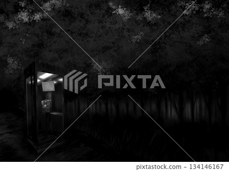夜晚，鬧鬼地點裡一個陰森森的電話亭，黑白畫面 134146167