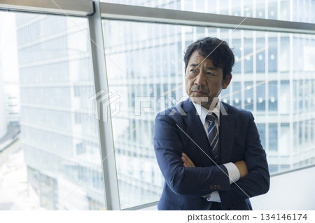 成熟的男人在想 成熟的男人在想 134146174