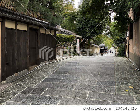 Quaint cobblestone road Quaint cobblestone road 134146429