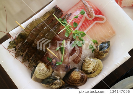 Seafood platter with fresh shrimp and clams Seafood platter with fresh shrimp and clams 134147096