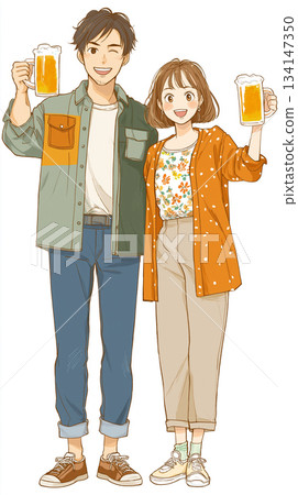 一群男女舉杯暢飲的輕鬆聚會場景 | 啤酒、酒杯、笑容、聚會、朋友、工作場所、新年 134147350