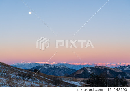 從霧峰高原眺望北阿爾卑斯山金星帶和晨曦山，以及工坊山濕地步道 134148390
