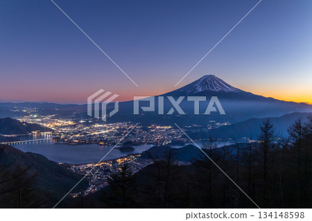 Mount Fuji at sunset from Shindo Pass in winter Mount Fuji at sunset from Shindo Pass in winter 134148598