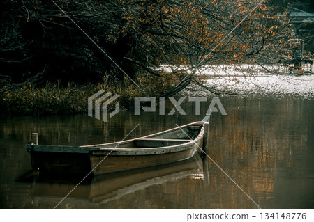 靜謐的河上小船 134148776