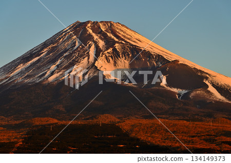 Mount Fuji and the Hoei crater at sunrise from the Torigoki Plateau Observatory on Mount Echizen in the Aitaka Mountains 134149373