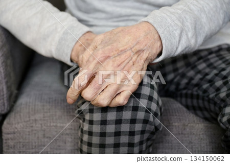 Hands of a senior woman holding hands 134150062
