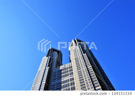 Tokyo Metropolitan Government Building with a blue sky as a background 134151150