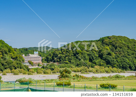 從濱松市（靜岡縣）河岸眺望天龍鈴懸醫院 134151659