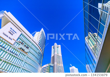 日本橫濱城市景觀，12月10日。從櫻木町站眺望橫濱地標塔及其他地標。 134153879