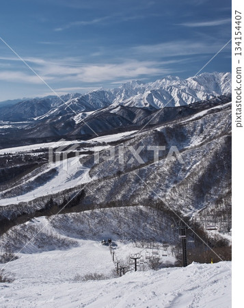 從白馬乘倉溫泉滑雪場見中央滑雪場眺望卯城立山連峰 134154407