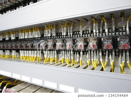 用於操作使用電子電路的機器的電路控制面板 134154484