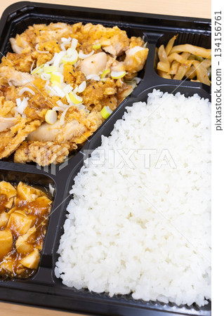 Delicious Chinese bento, fried chicken bento Delicious Chinese bento, fried chicken bento 134156761