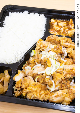 美味的中式便當,炸雞便當 美味的中式便當,炸雞便當 134156763