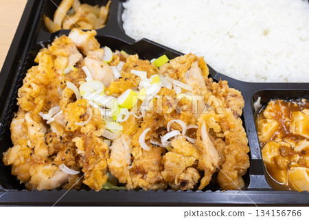 美味的中式便當,炸雞便當 美味的中式便當,炸雞便當 134156766