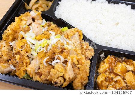 美味的中式便當,炸雞便當 美味的中式便當,炸雞便當 134156767
