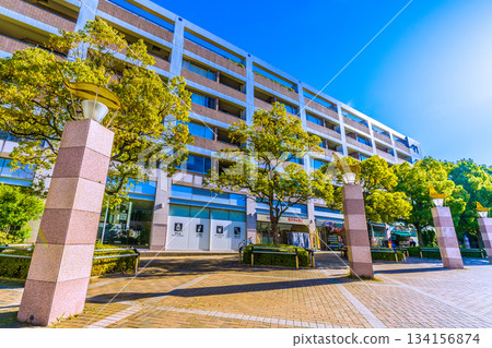 日本橫濱城市景觀，包括橫濱市營地鐵中町台站（中町台站位於右後方） 134156874