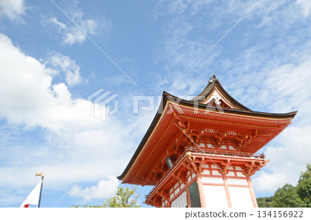 Niomon Gate of Kiyomizu-dera Temple (Kyoto City, Kyoto Prefecture) Niomon Gate of Kiyomizu-dera Temple (Kyoto City, Kyoto Prefecture) 134156922