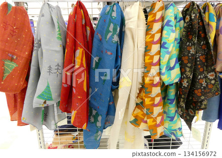 Large shawls and lap blankets for autumn and winter Large shawls and lap blankets for autumn and winter 134156972