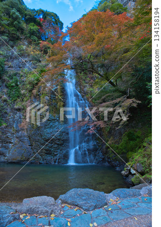 藍天秋瀑 134158194