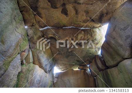 奈良石舞台墓，墓室（朝向天花板） 134158313