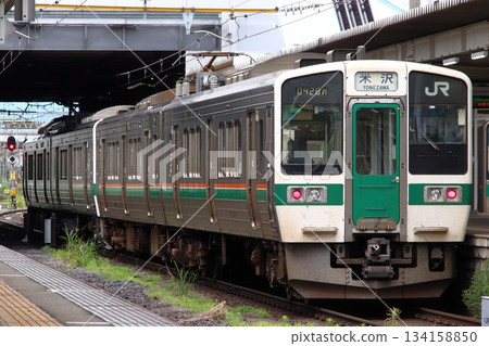 Yamagata Line/Ou Main Line 719 series train stopped at Yamagata Station (Yonezawa ⇔ Yamagata) 134158850