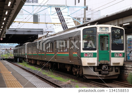 Yamagata Line/Ou Main Line 719 series train stopped at Yamagata Station (Yonezawa ⇔ Yamagata) 134158853