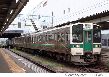 Yamagata Line/Ou Main Line 719 series train stopped at Yamagata Station (Yonezawa ⇔ Yamagata) Yamagata Line/Ou Main Line 719 series train stopped at Yamagata Station (Yonezawa ⇔ Yamagata) 134158860