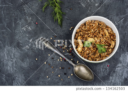 Traditional buckwheat porridge with chicken meat. 134162503