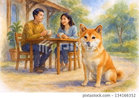 一對日本夫婦帶著他們的小柴犬在允許帶狗的咖啡館放鬆（低角度拍攝） 134166352