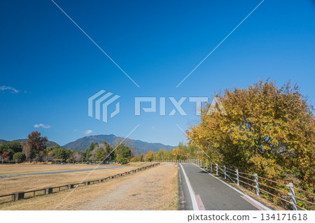 嵐山東公園運動場、景繩自行車道、京都市 嵐山東公園運動場、景繩自行車道、京都市 134171618