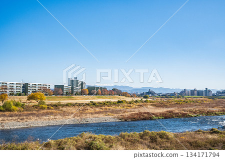 京都桂川初冬景色 134171794
