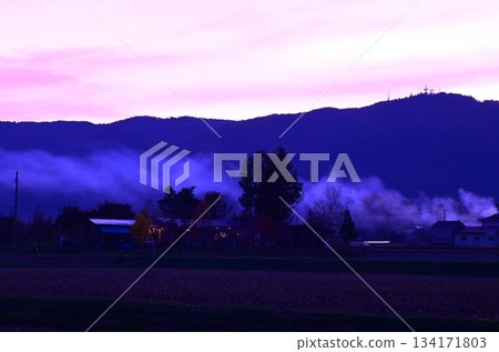 深秋的傍晚 深秋的傍晚 134171803