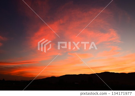 深秋的傍晚 134171977