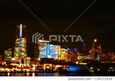 從大棧橋碼頭眺望港未來燈光秀 從大棧橋碼頭眺望港未來燈光秀 134172839
