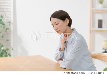 一個健康狀況不佳的女人 一個健康狀況不佳的女人 134173841