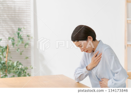 一個健康狀況不佳的女人 一個健康狀況不佳的女人 134173846