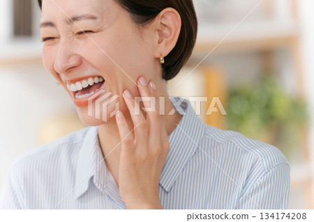 Woman touching her chin and neck Woman touching her chin and neck 134174208