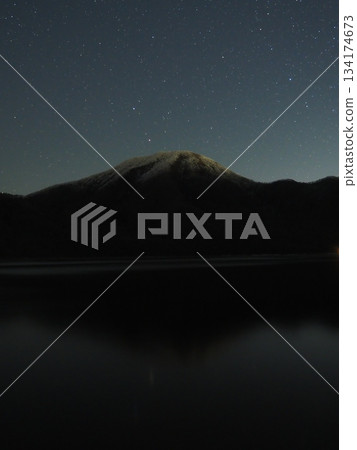 Mount Akagi and Castor and Pollux in winter (20251209201247) 134174673