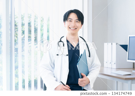 Doctor's portrait 134174749