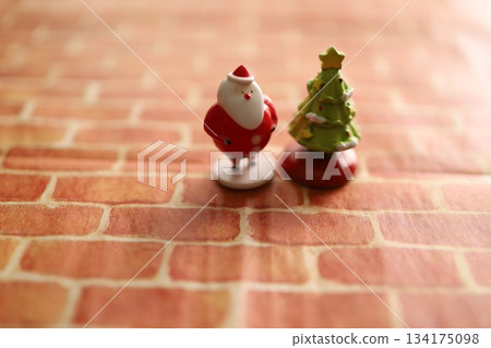 聖誕老人和樹 134175098