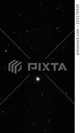 星星漂浮在美麗的宇宙中 星星漂浮在美麗的宇宙中 134176420