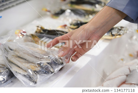 How to choose frozen fish 134177118