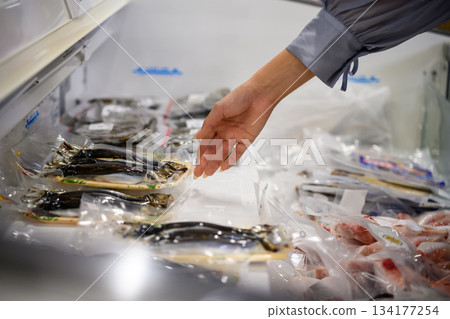 去買冷凍魚 去買冷凍魚 134177254