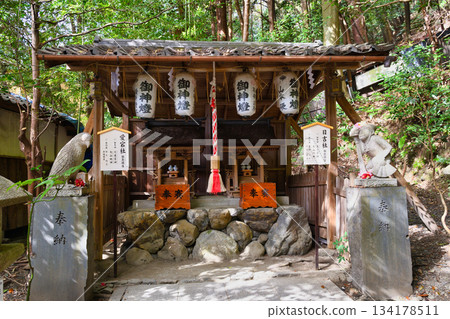 Otoyo Shrine, Kyoto: Komazaru and Hiyoshisha Shrine, Komakitibi and Atagosha Shrine (Sakyo Ward, Kyoto City, Kyoto Prefecture) 134178511