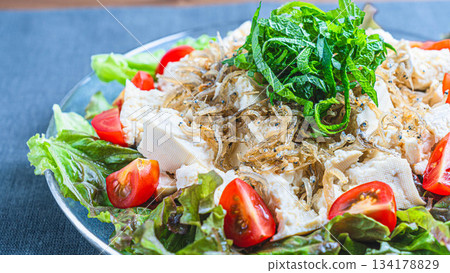 Tofu and crispy small sardine salad 134178829