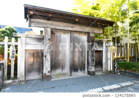 【日野市：東京唯一倖存的本陣建築：甲州街道上的日野宿本陣入口】 134178865