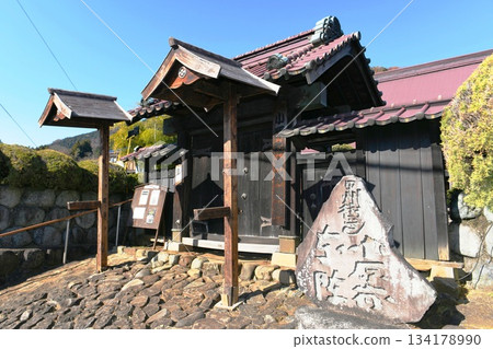 【相模原市:甲州街道上的小原宿本陣大門,是神奈川縣26座本陣中唯一倖存的建築】 【相模原市:甲州街道上的小原宿本陣大門,是神奈川縣26座本陣中唯一倖存的建築】 134178990